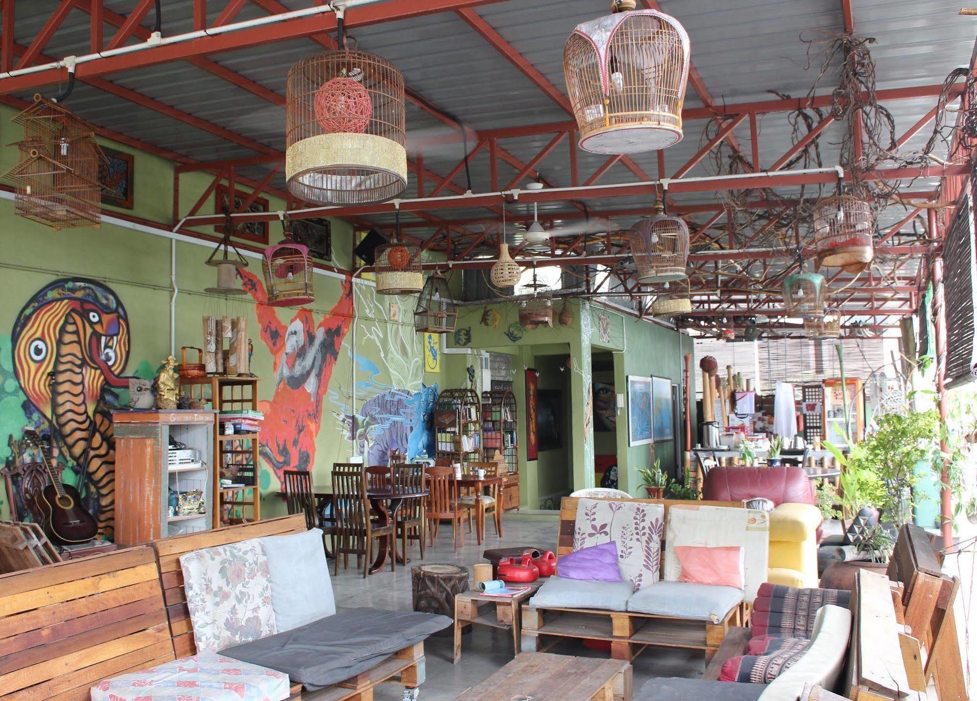 Birdnest Guesthouse, Gaia Rooftop Cafe Kuala Lumpur Luaran gambar